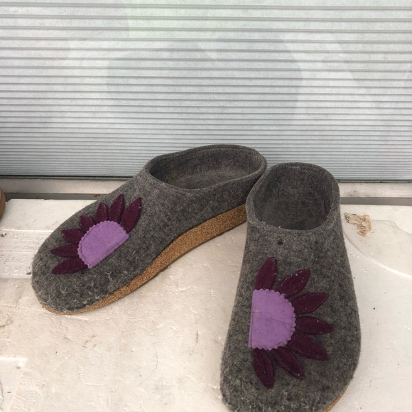 Haflinger Gray Wool Slippers with Purple Floral Design Slippers Size 39/8.5US - Picture 10 of 13